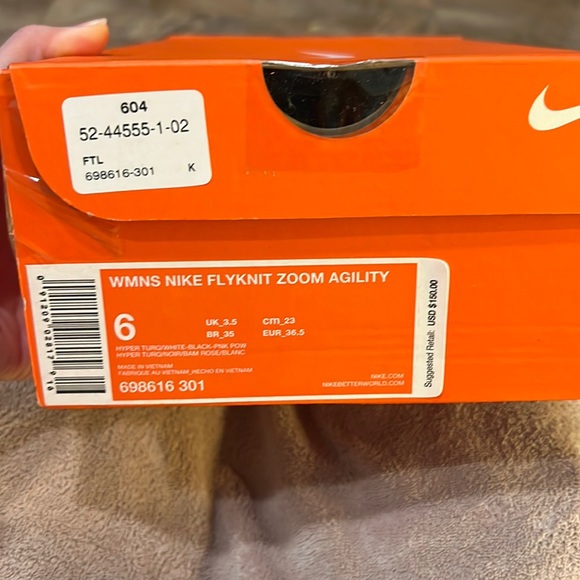 Nike womens flyknit zoom agility tennis shoes - Picture 6 of 8